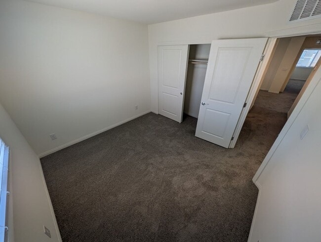 Building Photo - 5658 Mesa Sedona St