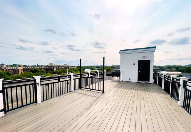 Building Photo - 99 Moody St