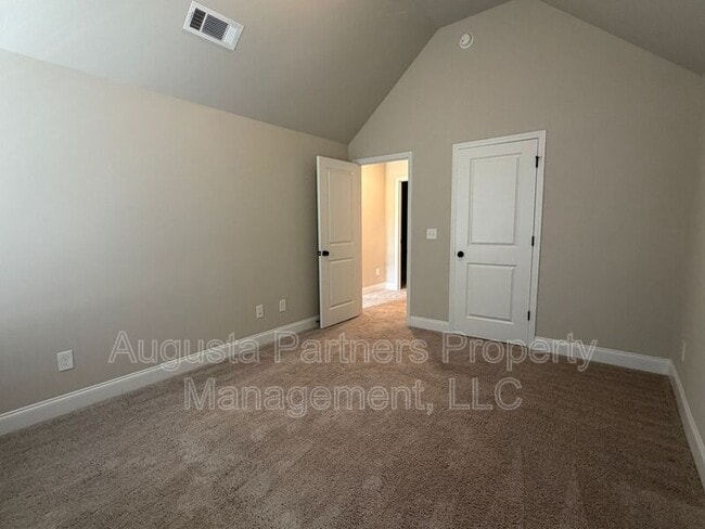 Building Photo - 3500 Hilltop Trl