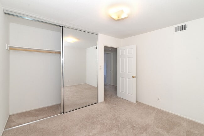 Building Photo - 333 18th Ave