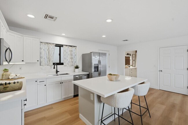 Building Photo - 6302 E Cochise Rd