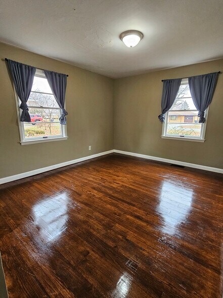 Building Photo - 2025 E 47th St