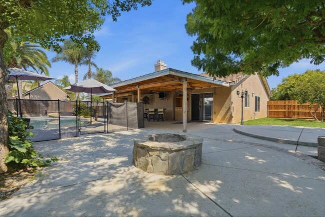 Building Photo - 3006 Mission Dr
