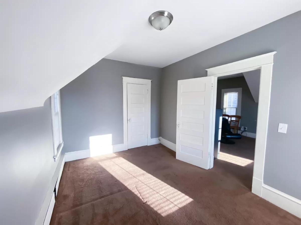 Building Photo - 1811 Jackson St NE