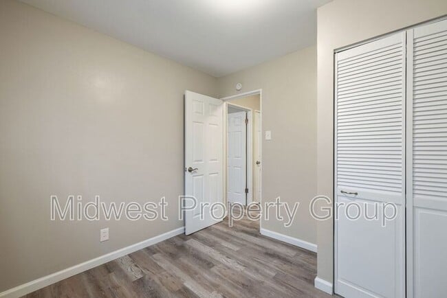 Building Photo - 10 Juno Dr