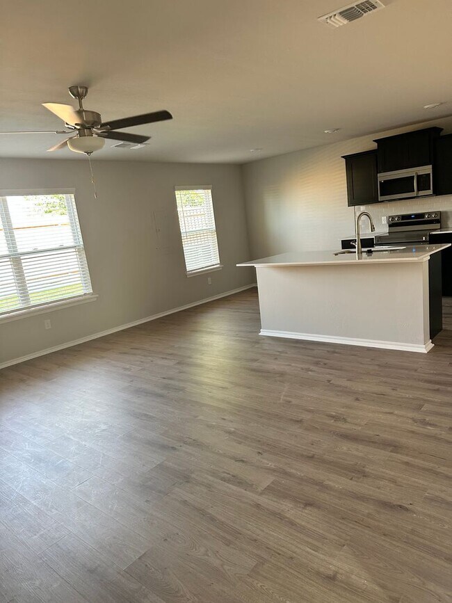 Building Photo - Home for rent