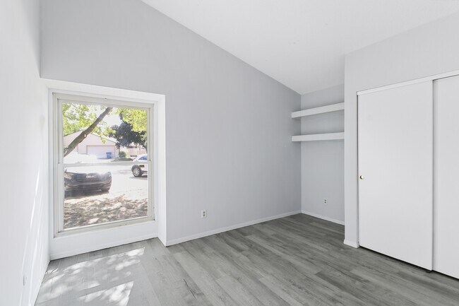 Building Photo - 2302A Melrose Dr