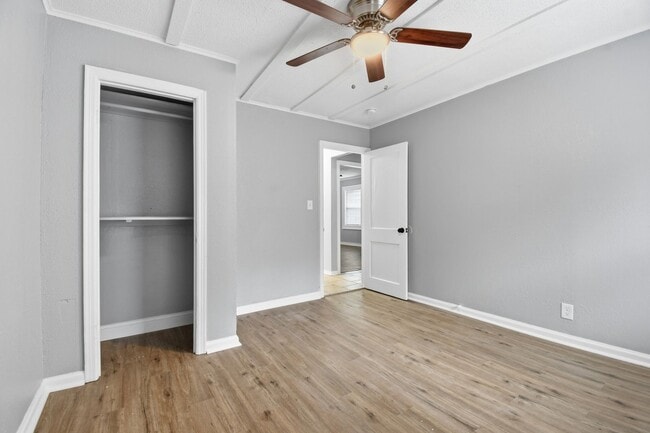 Building Photo - Newly Remodeled | 3 Bed | 1 Bath | Tulsa | Available Now