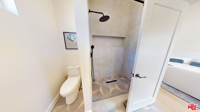 Building Photo - 6441 Satsuma Ave