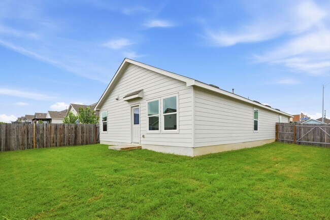Building Photo - Spacious Southwest San Antonio Home Near Lackland AFB & Major Highways