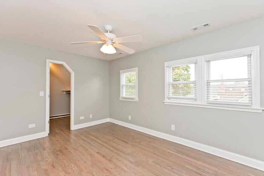 Building Photo - 1324 Byron W St