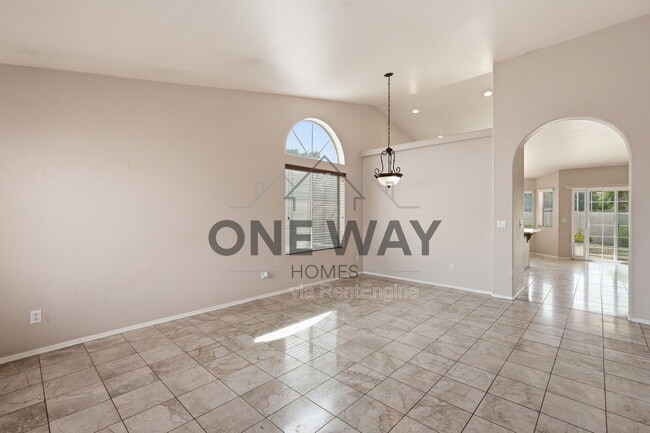 Building Photo - 819 E Cindy St