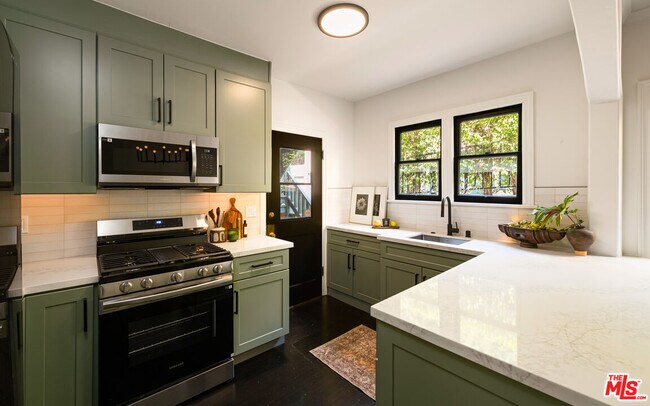 Building Photo - 1954 Hillcrest Rd