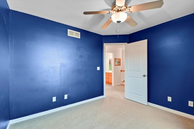 Building Photo - 705 Bergamot Dr