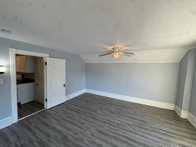 Building Photo - 602 E Grove St