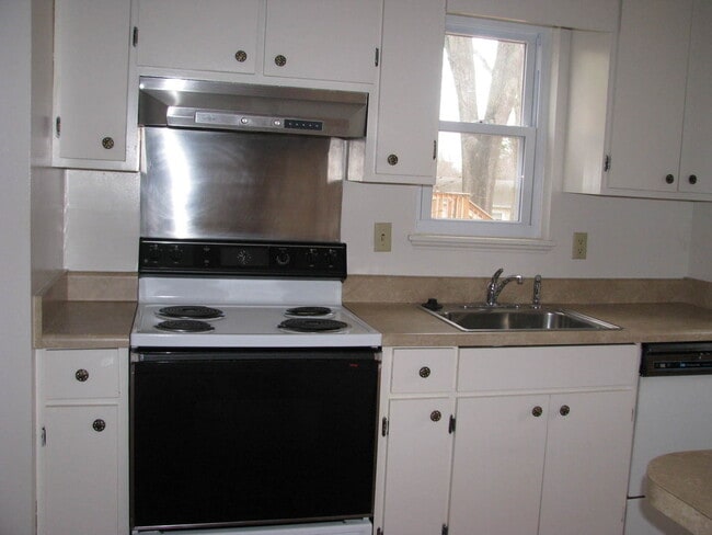 Building Photo - 1418 Ricky Rd