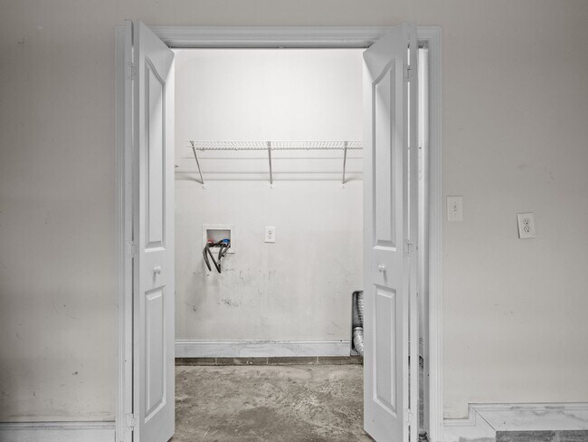 Building Photo - Welcome to Eastport!