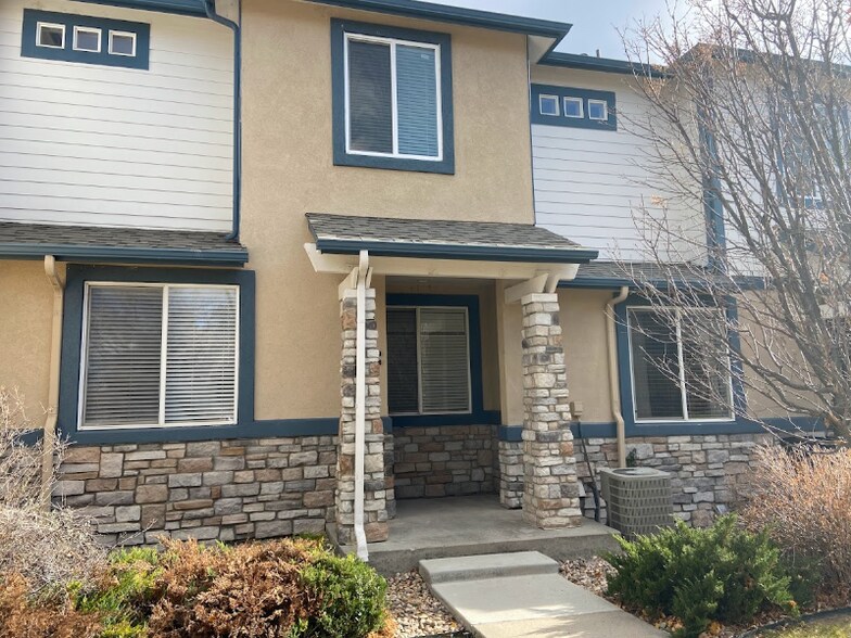 Building Photo - 2426 Parkfront Dr