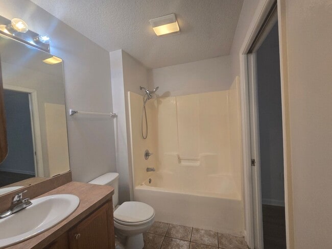 Building Photo - Brick Duplex 3/2 Home on Grandview