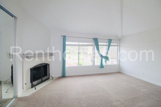 Building Photo - 2528 Navarra Dr