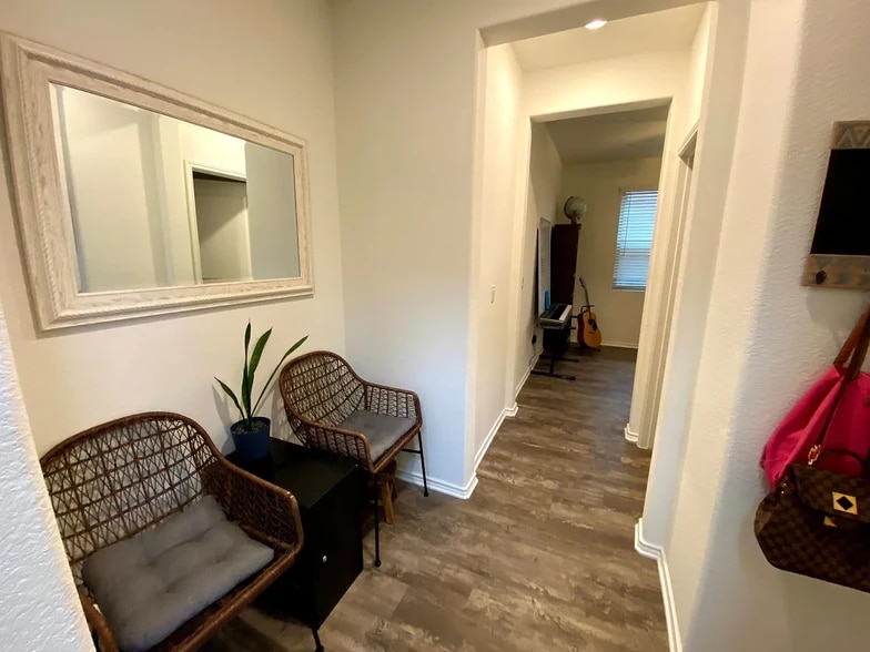 Building Photo - 10406 Bramble Berry Dr