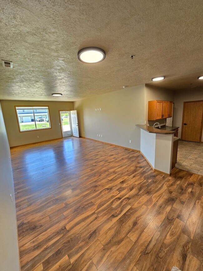 Building Photo - Beautiful Condo!!!