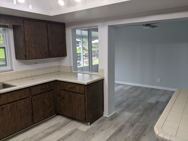 Building Photo - OCEAN ACCESS WATERFRONT! 3 bed / 2 bath wi...