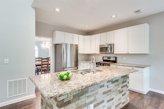 Building Photo - 6515 Fairgreen Dr