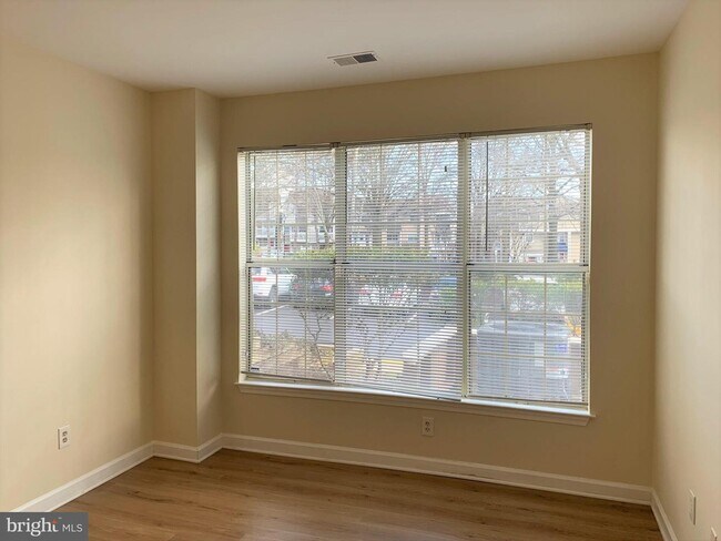 Building Photo - 10816 Antigua Terrace