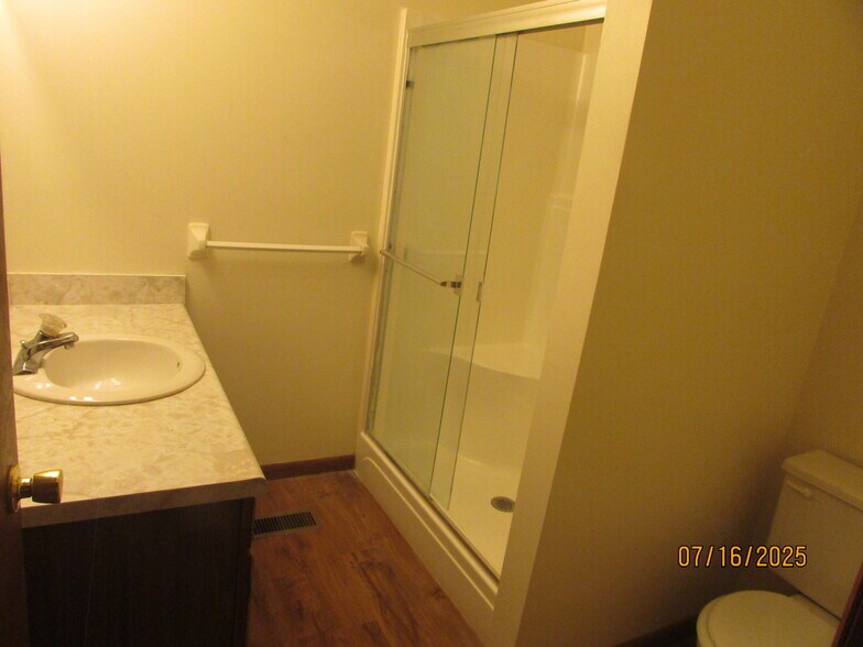 Master Bathroom - 1854 N Lakeman Dr