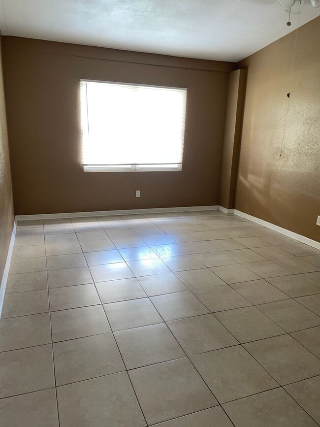 Building Photo - 3/1 available now! Close to everything!