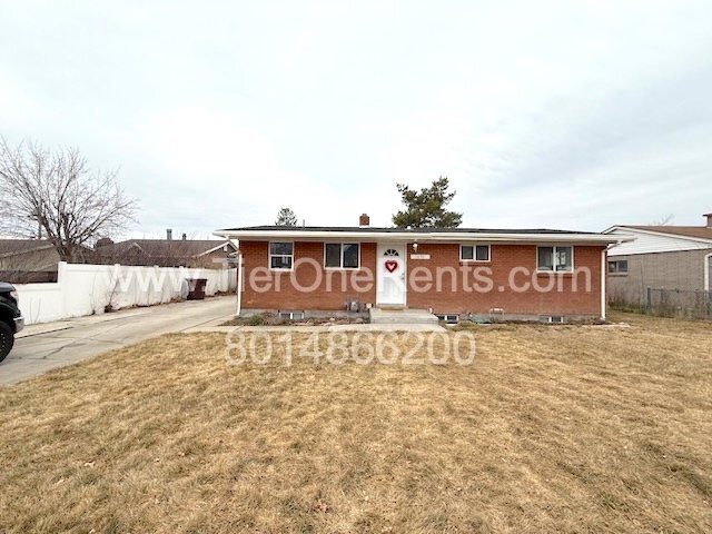 Building Photo - **MOVE IN SPECIAL** $500 off first month's rent!!