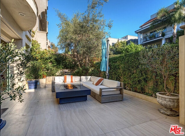 Building Photo - 129 Channel Pointe Mall