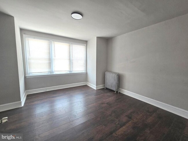 Building Photo - 204 W Duncannon Ave