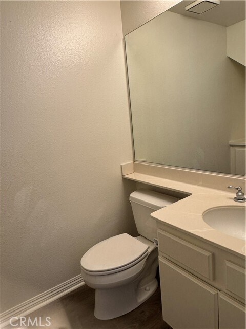 Building Photo - 27 Alcoba