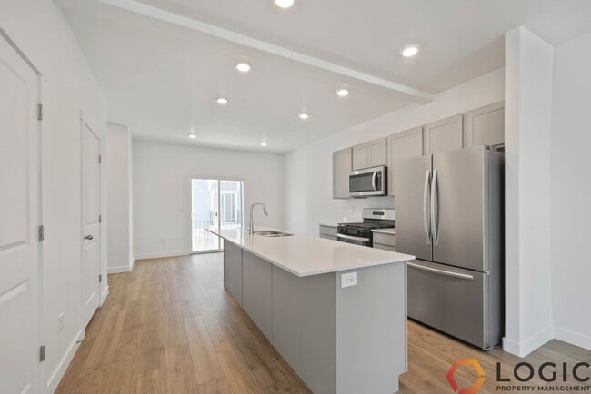 Building Photo - 3948 N Eagle Pt Ln