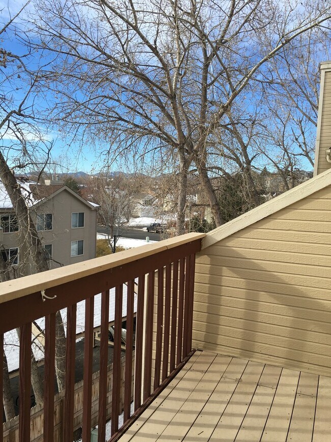 Building Photo - Darling 3 bedroom, 3 bath Louisville Townhome Available June 7