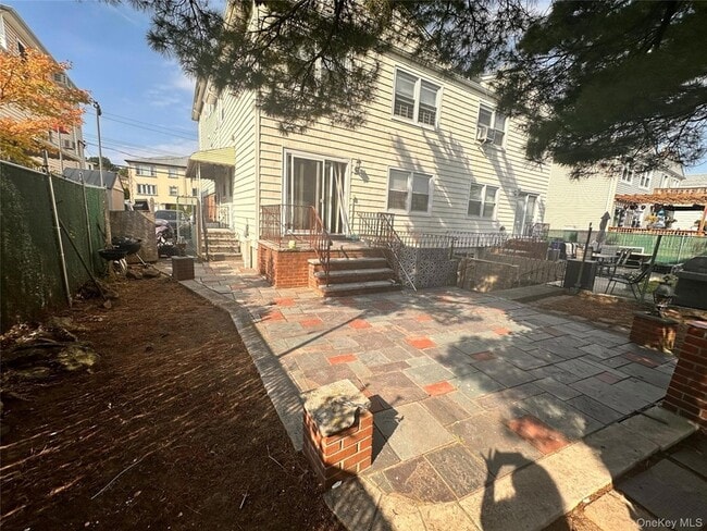 Building Photo - 15-83 208th Place Unit