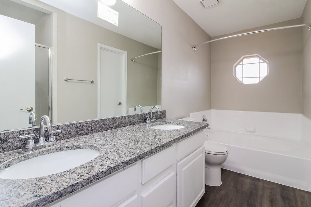 Building Photo - 900 Vicksburg Ln