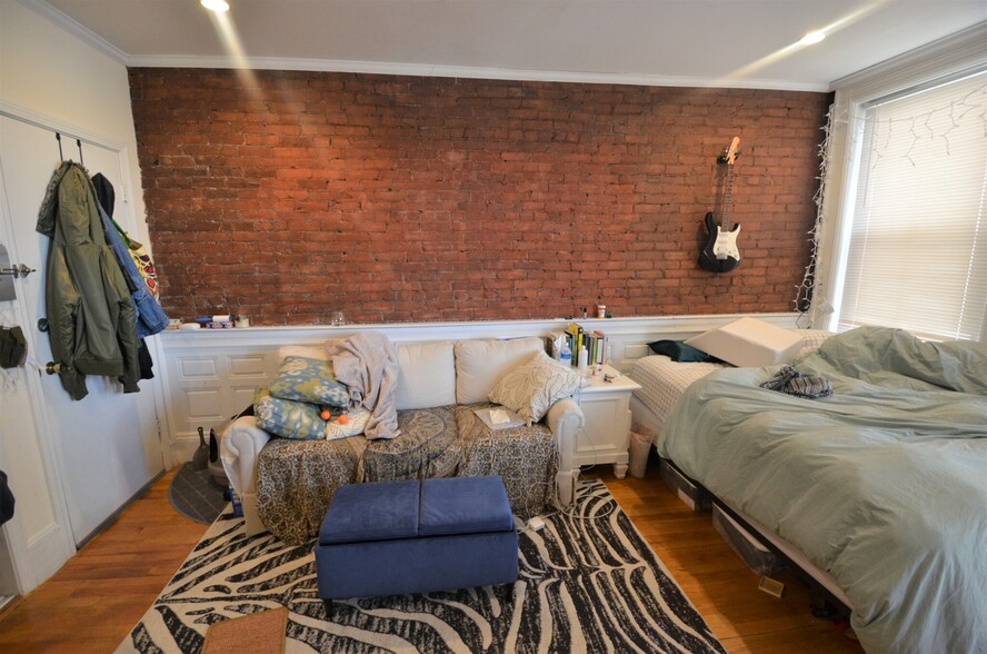 Building Photo - 407 Marlborough St