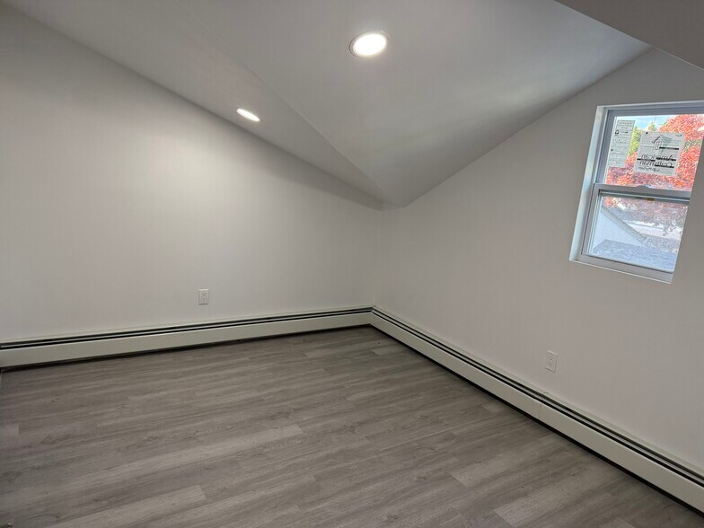 Building Photo - 16 Bailey Ave