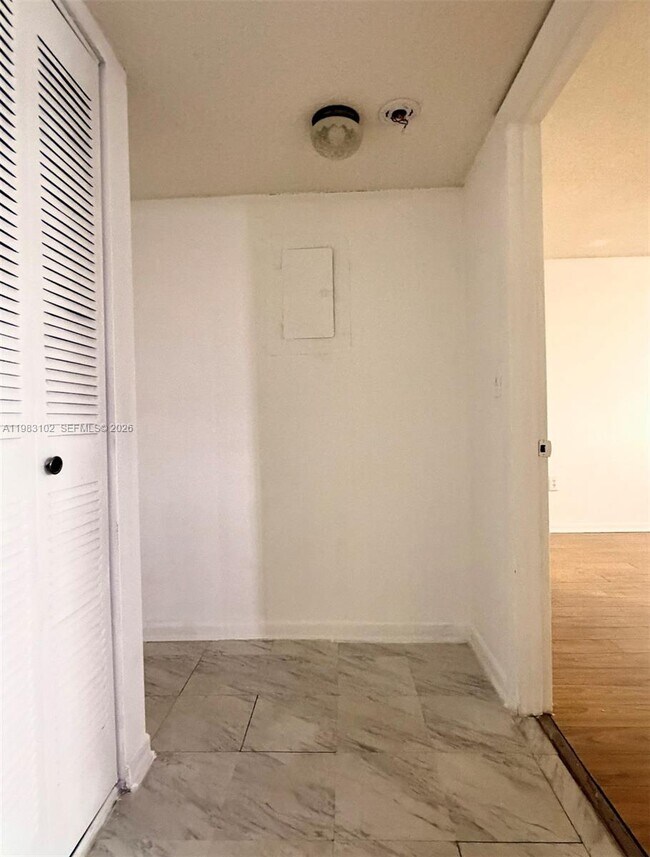 Building Photo - 13390 NE 7th Ave