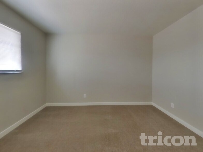 Building Photo - 910 Donner Pass Rd