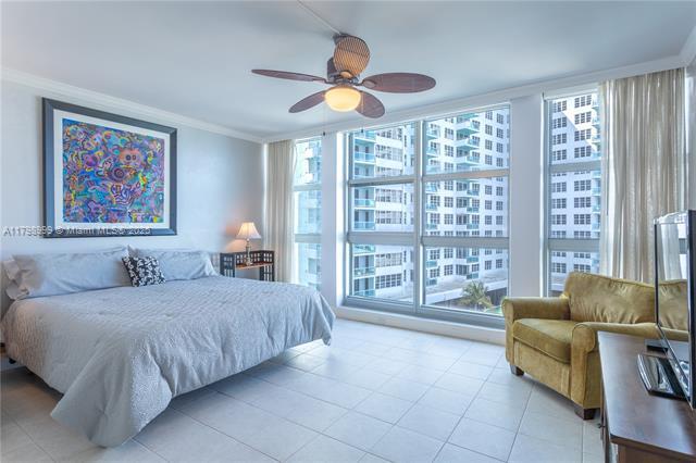 Building Photo - 5055 Collins Ave