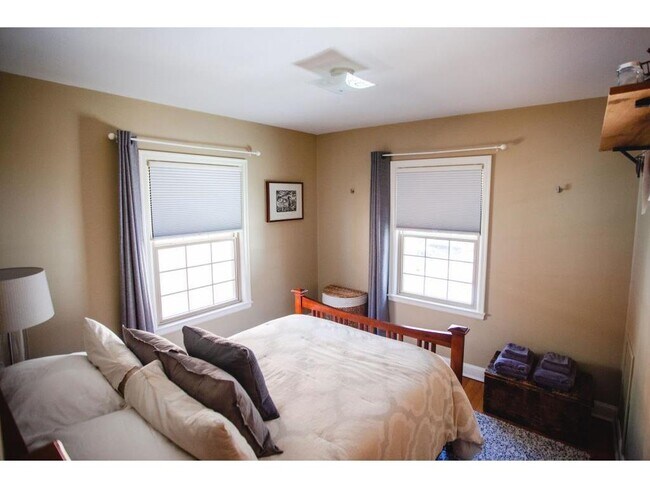 Building Photo - 521 5th Ave SE