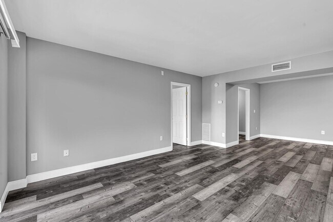 Building Photo - 4158 Inverrary Dr