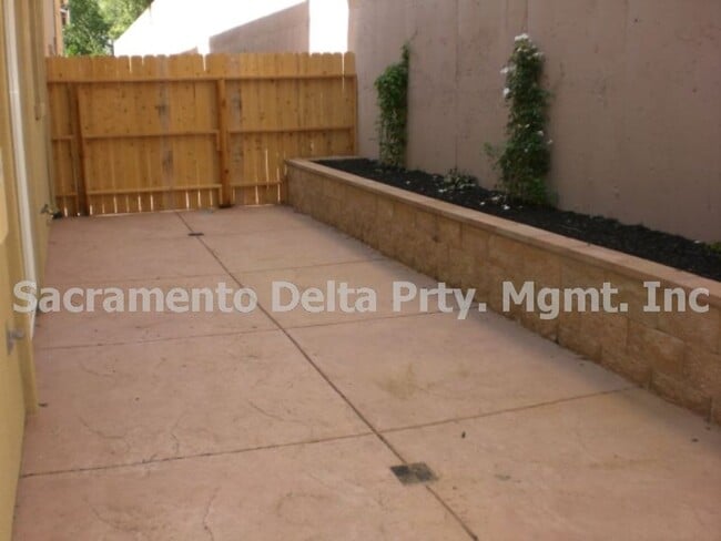 Building Photo - Beautiful 3 bedroom 2.5 bath in Folsom