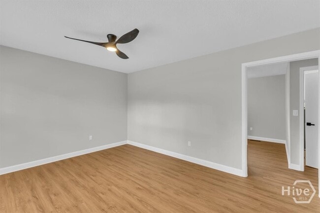 Building Photo - 131 Pointe S Dr