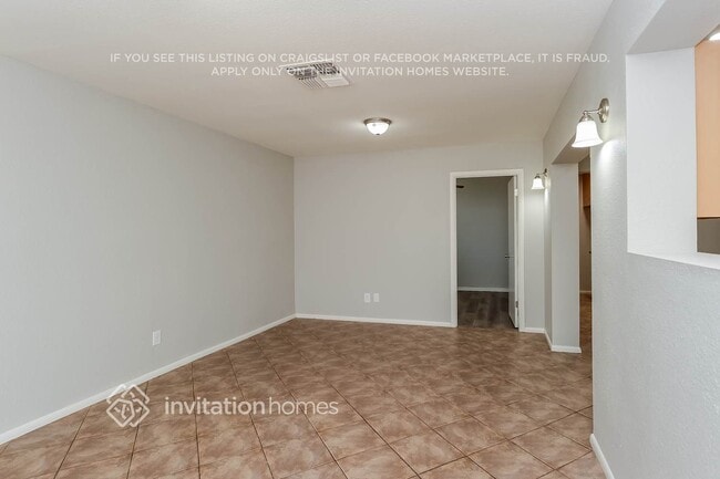 Building Photo - 3819 W Columbine Dr