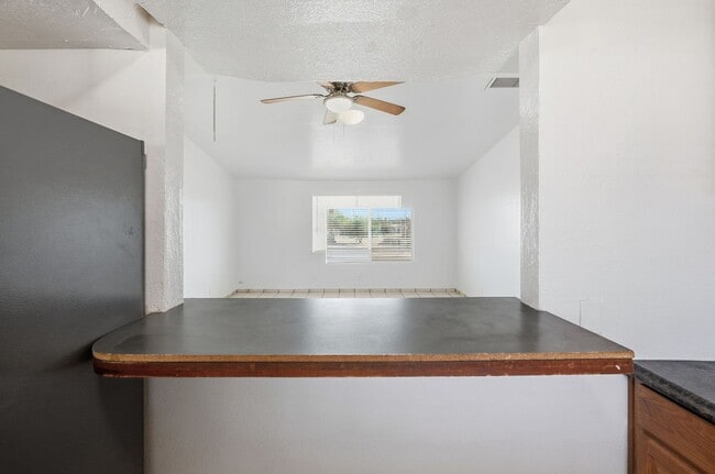 Building Photo - Beautifully Remodeled Home in a Central Tucson Location!